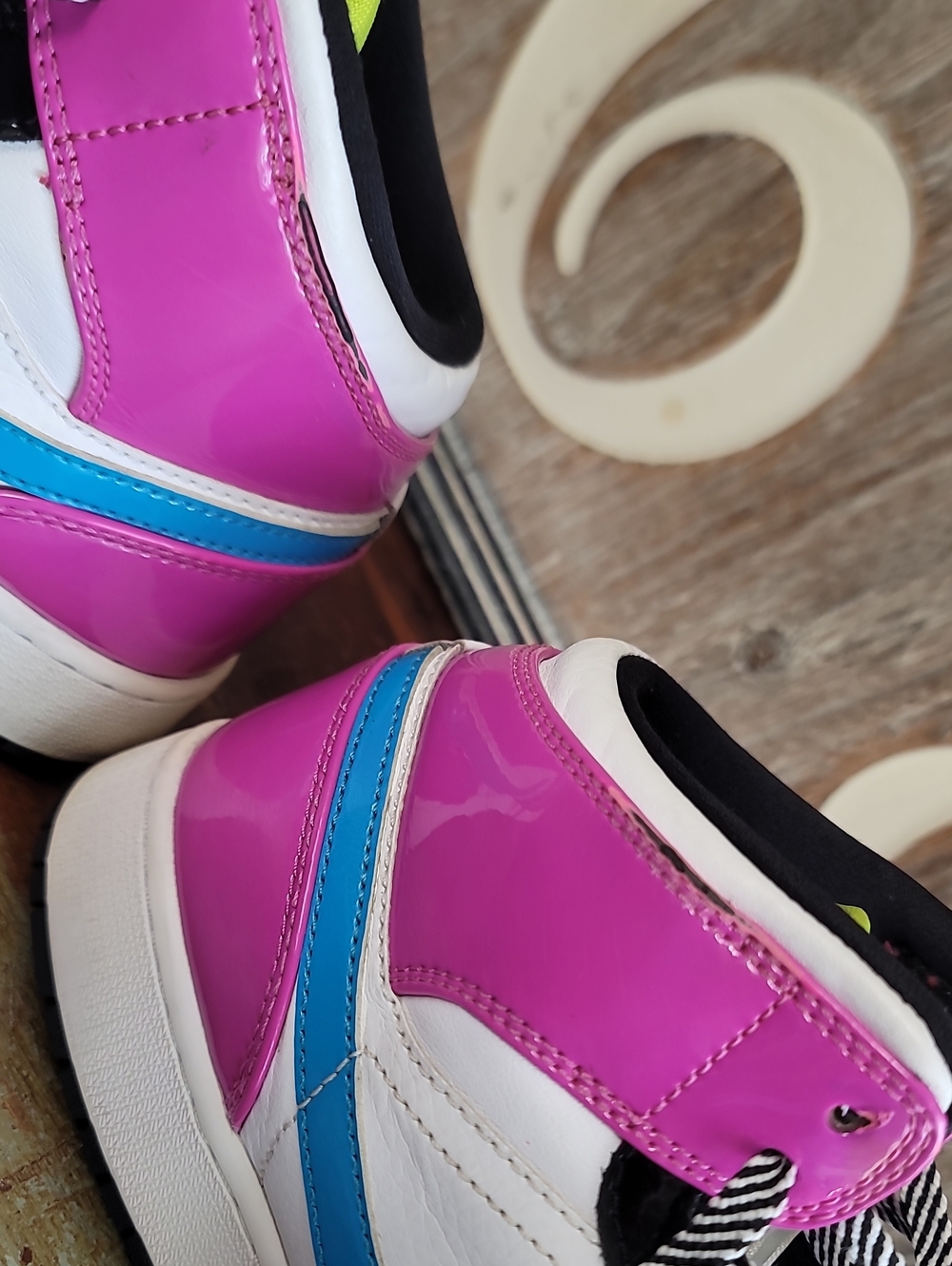 Nike Air Jordan 1 Mid SE "Cyber Active Fuchsia" Wmns 8, Good Condition. - Picture 14 of 16